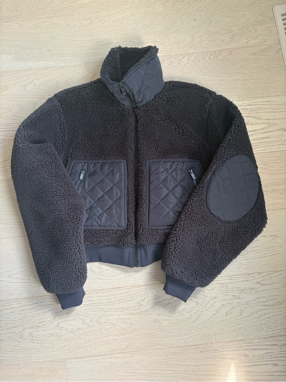 Alo Yoga Edge Bomber